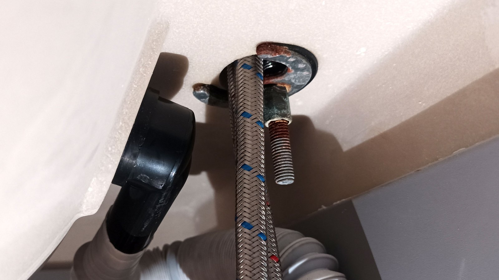 Close up of underneath of monobloc mixer tap with flexi tails