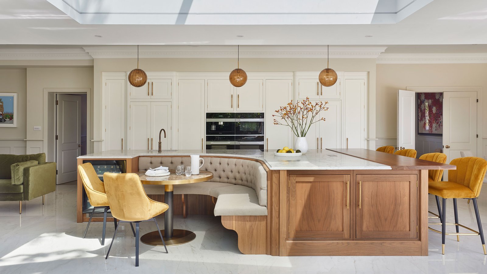 curved kitchen