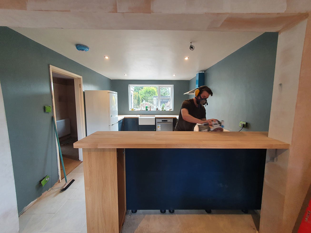 man fitting a kitchen worktop