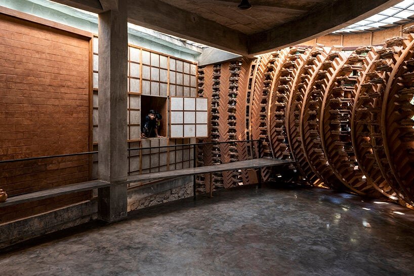 wallmakers weaves recycled plastic toys into the earthen facade of this home in india