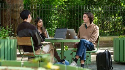 April GO chair and table VES 17820 Photo Paul Upworthy