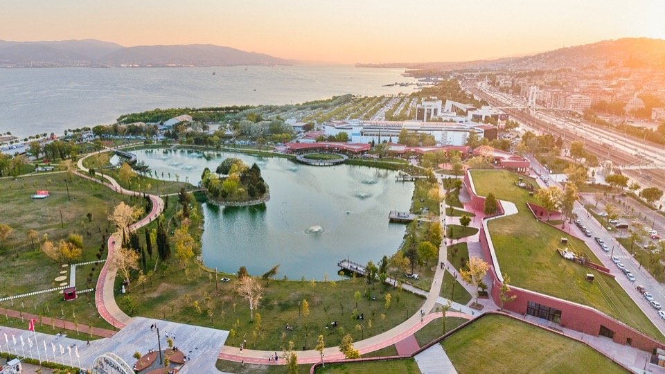 Park, city and gulf/ Park, city and gulf