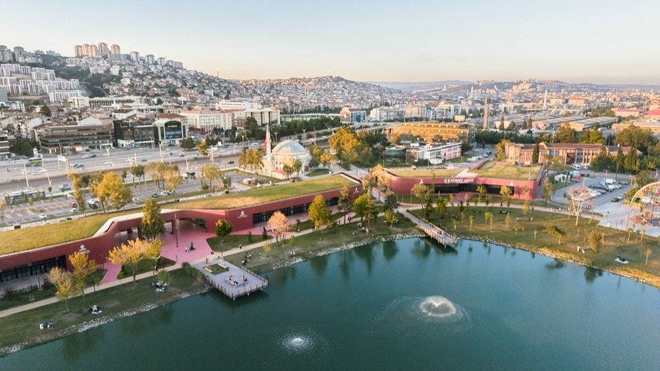 Artificial lake and the city/Artificial lake and the city