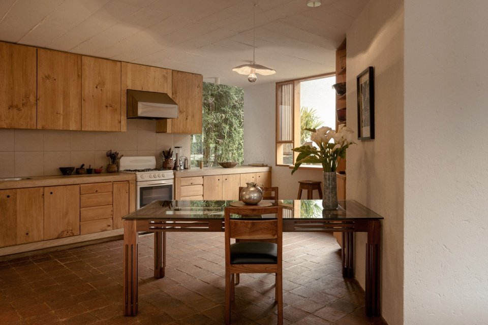 dining area and open kitchen, dining area and open kitchen