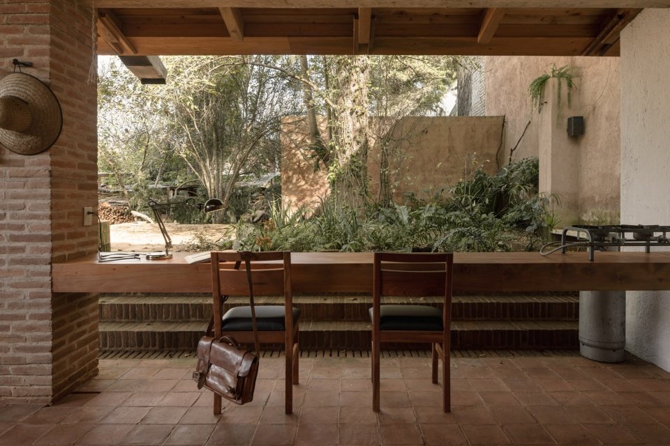 the workshop opening onto the courtyard
