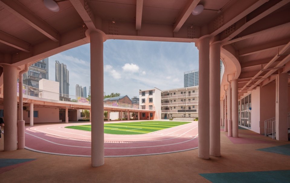 航空校区的高架平台 / Elevated platform of the Hangkong Campus