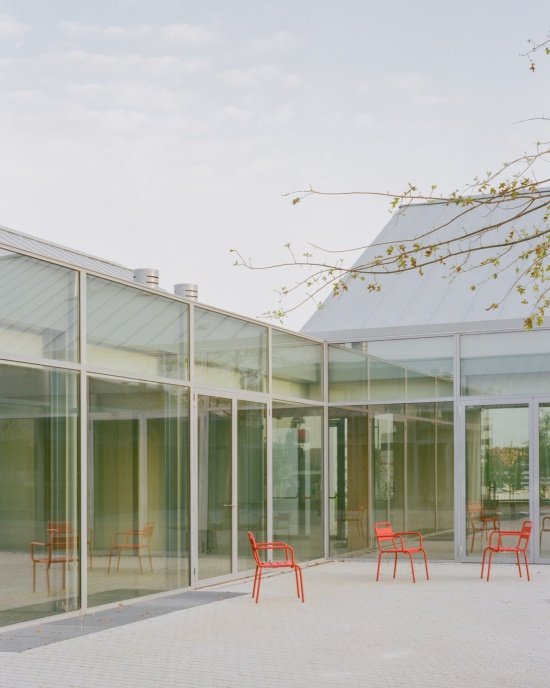 Courtyard and glazed enclosure/ Courtyard and glazed enclosure