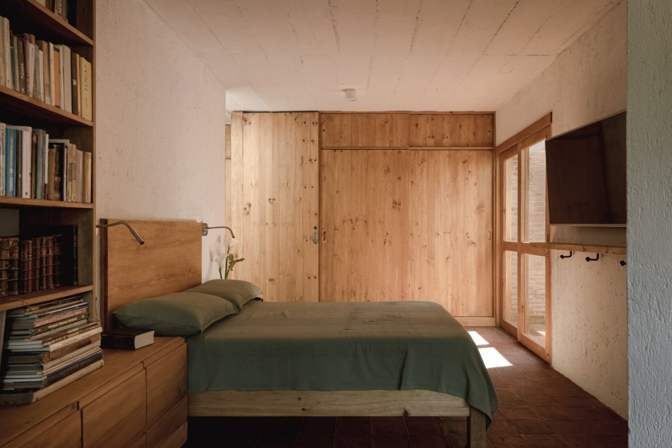 upper-floor bedroom with timber storage, upper-floor bedroom with timber storage