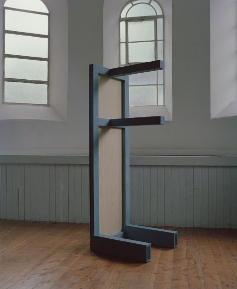 Rear view of a vertical element/Rear view of a vertical element