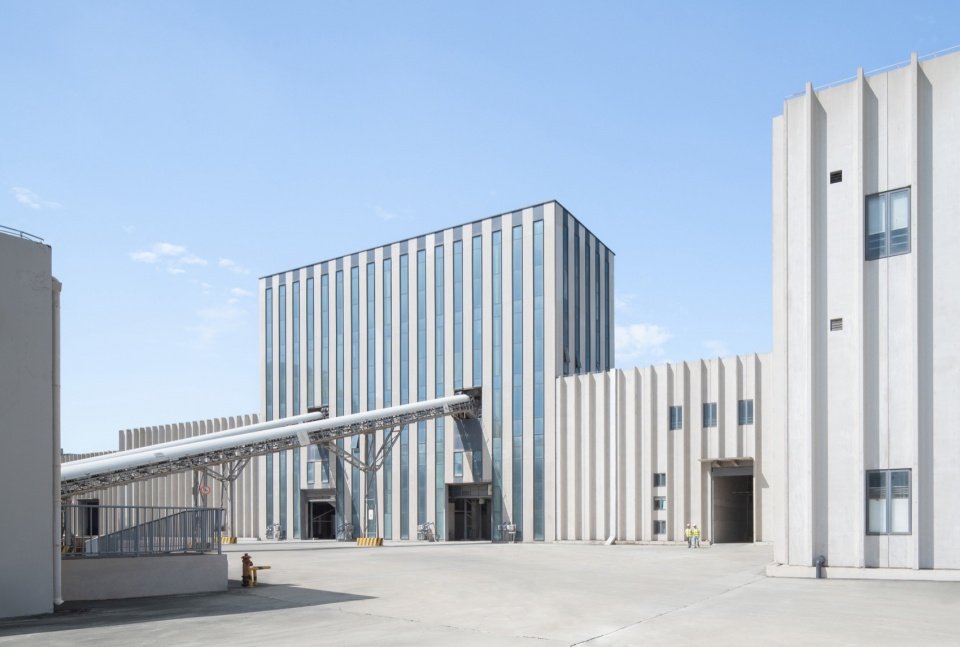 基地内部的建筑关系 / Buildings within the base
