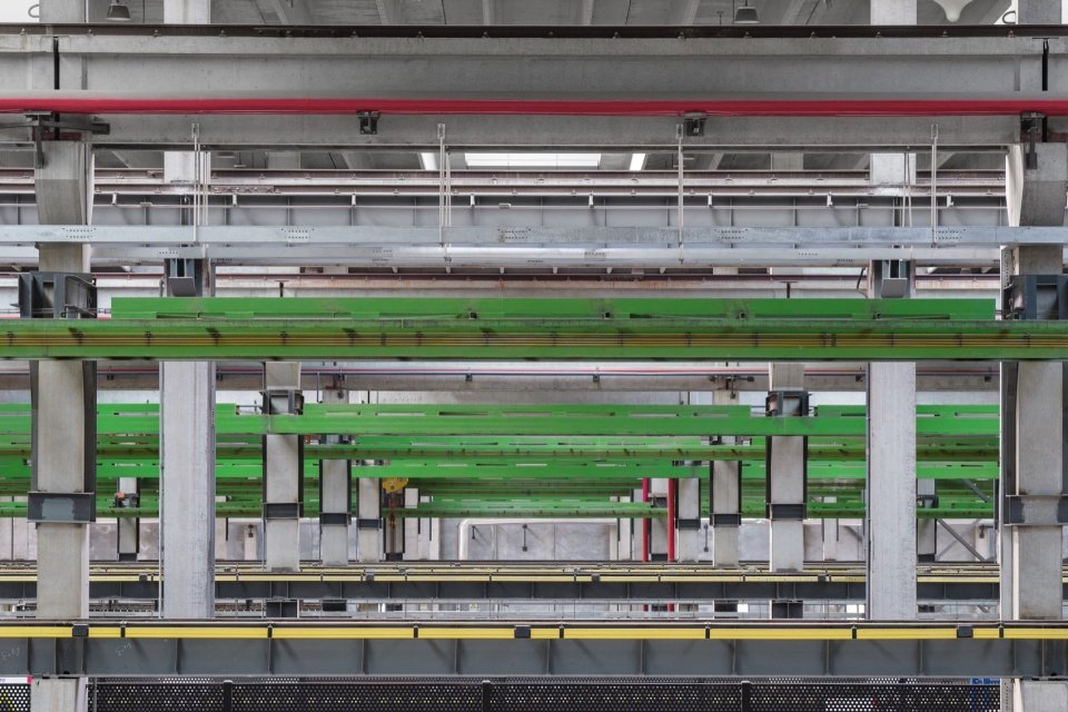 生产设备与结构柱网 / Production equipment and structural grid