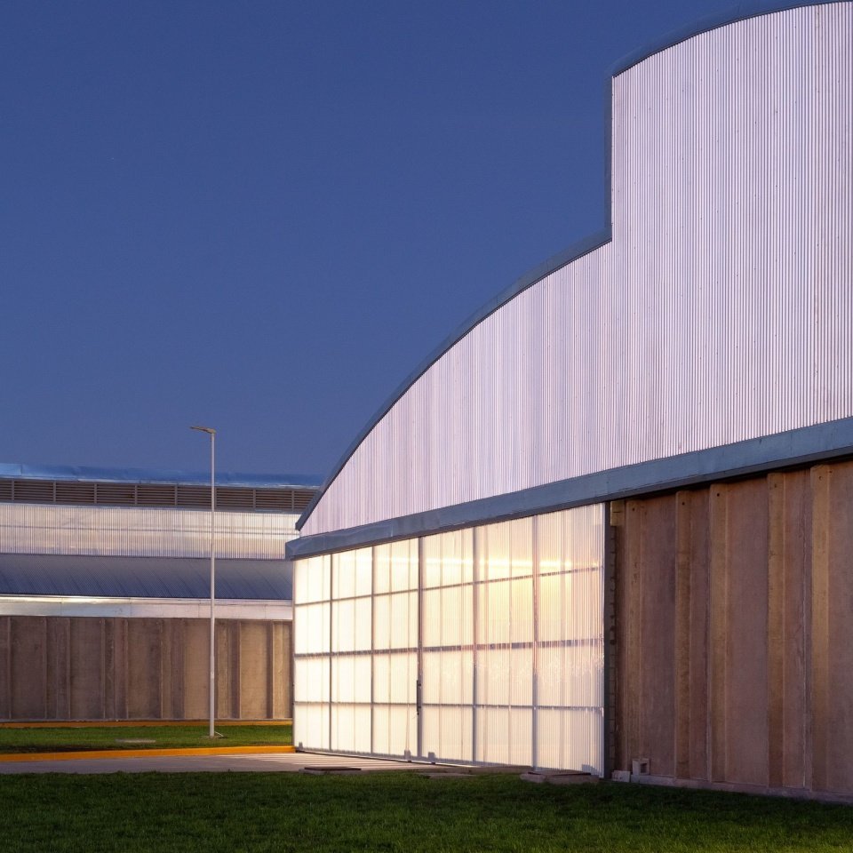 屋面与透光立面 / Roof and illuminated facade