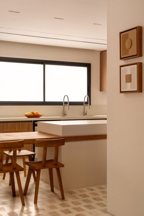 厨房岛台侧面 / Side view of the kitchen island