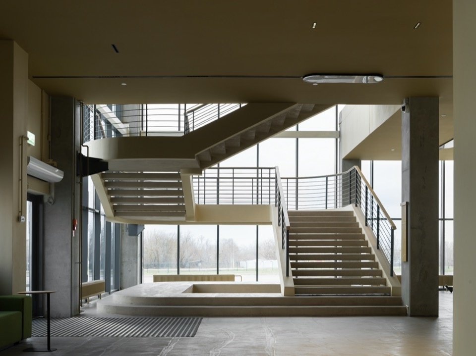Entrance double-height space/Double-height entrance