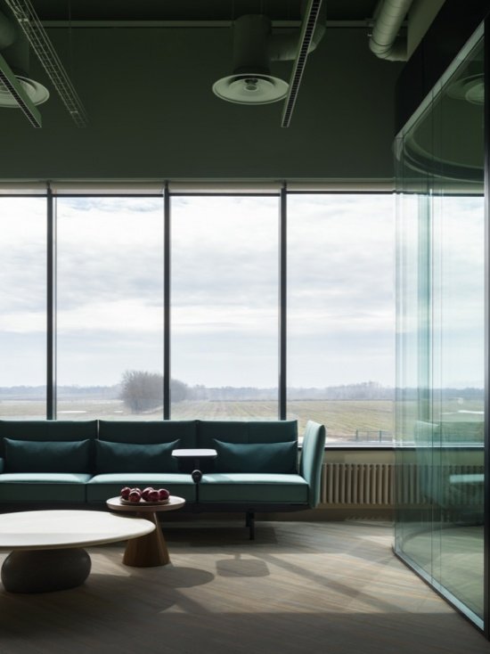 Lounge by the windows/Lounge by the windows