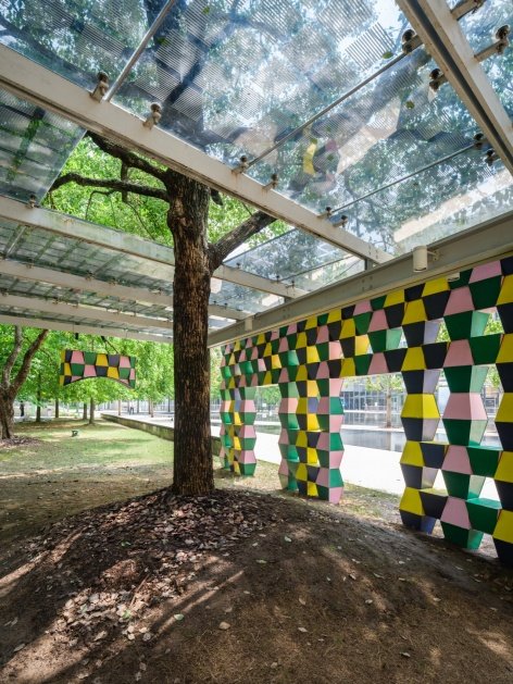 Installation beneath the tree canopy/ Installation beneath the tree canopy