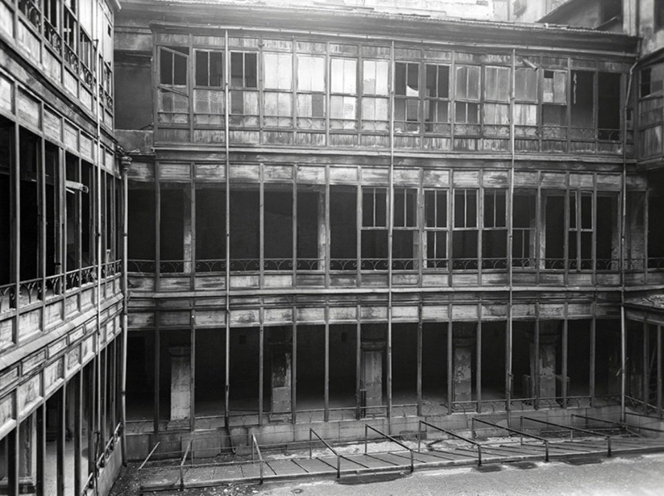 Historic courtyard and added galleries, Historic courtyard and added galleries