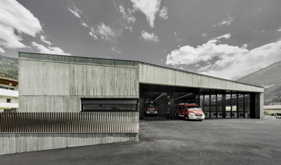 Open fire garage/Open vehicle hall