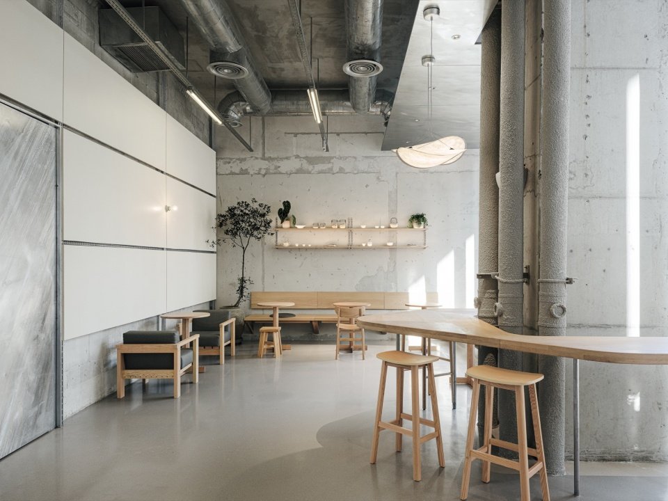 long table around columns