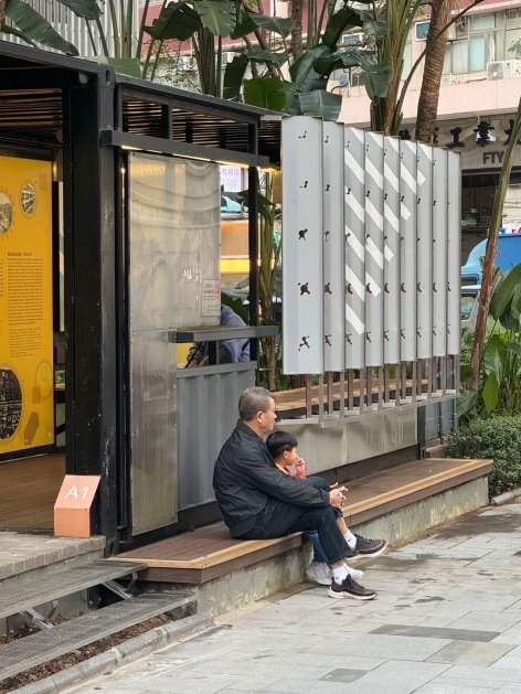 展亭使用 – 市民休息 1 / the pavilion in use – citizens resting 1