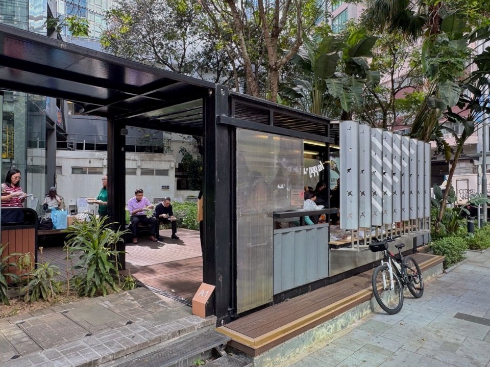 展亭使用 – 休憩与集会 / the pavilion in use – rest and gathering