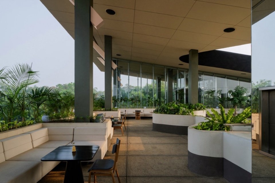 Semi-outdoor dining space