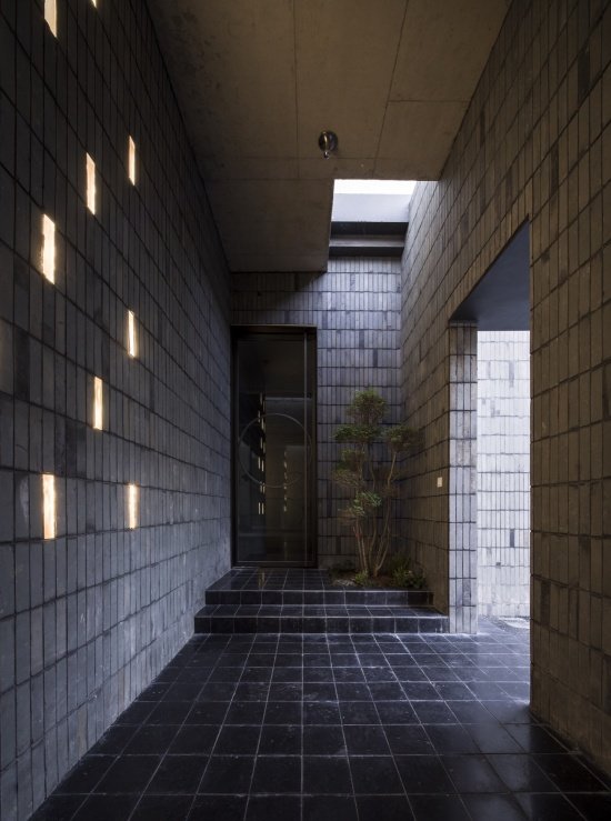 Walls embedded with luminous glass bricks