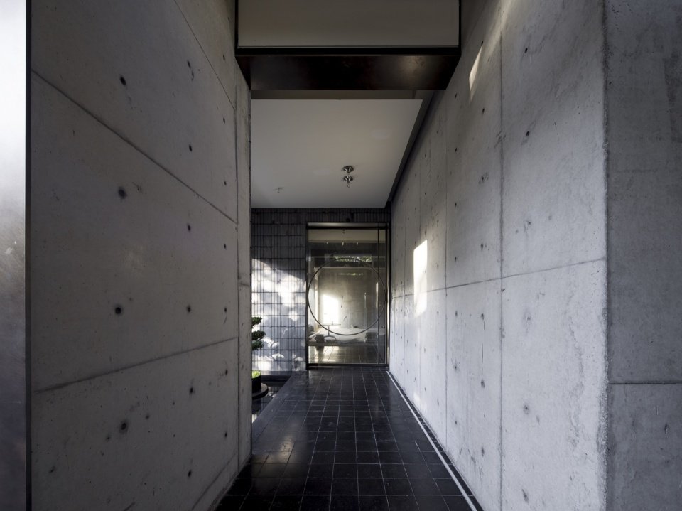 Light and shadow in the verandah