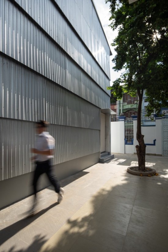 Street-facing facade/ Street-facing facade