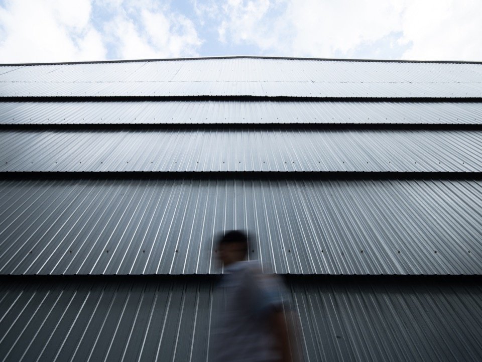 Corrugated metal envelope/Corrugated metal envelope