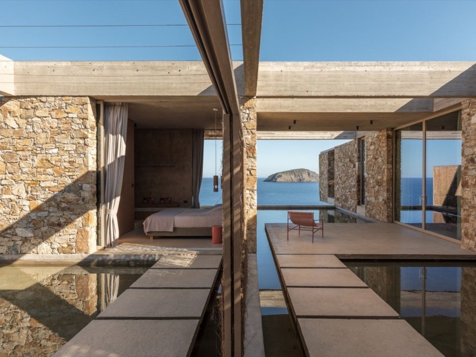 Water and framed views/ Water and framed views
