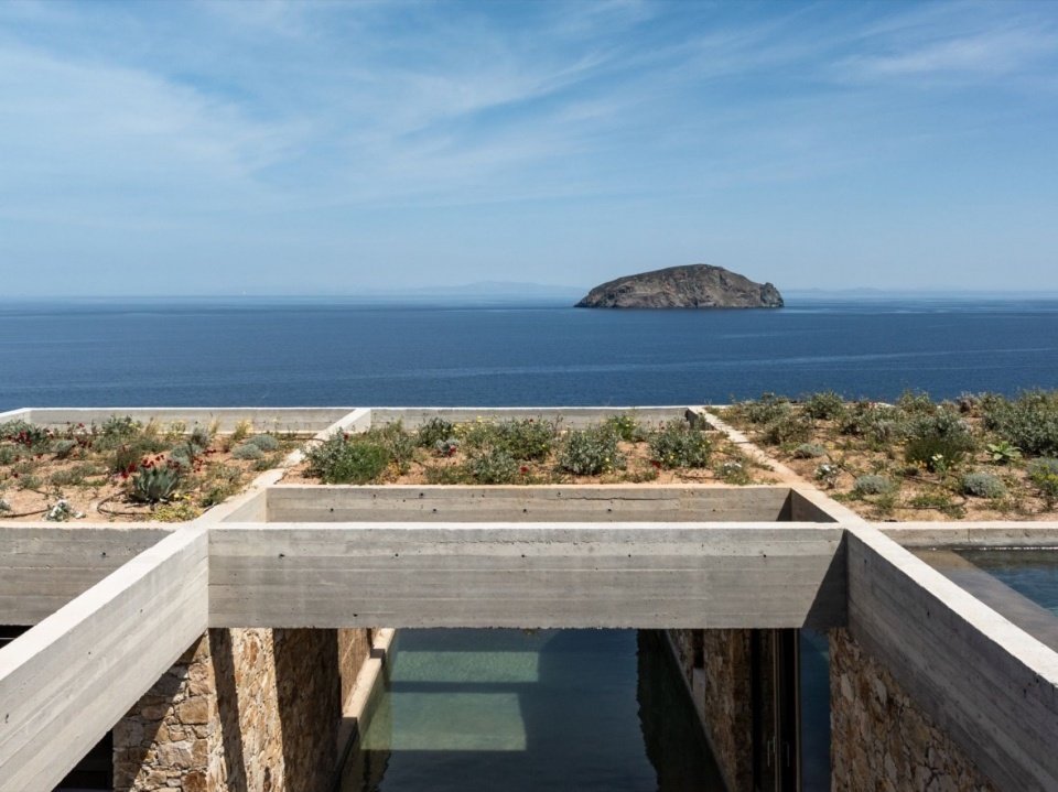 Planted roof facing the sea/Planted roof facing the sea
