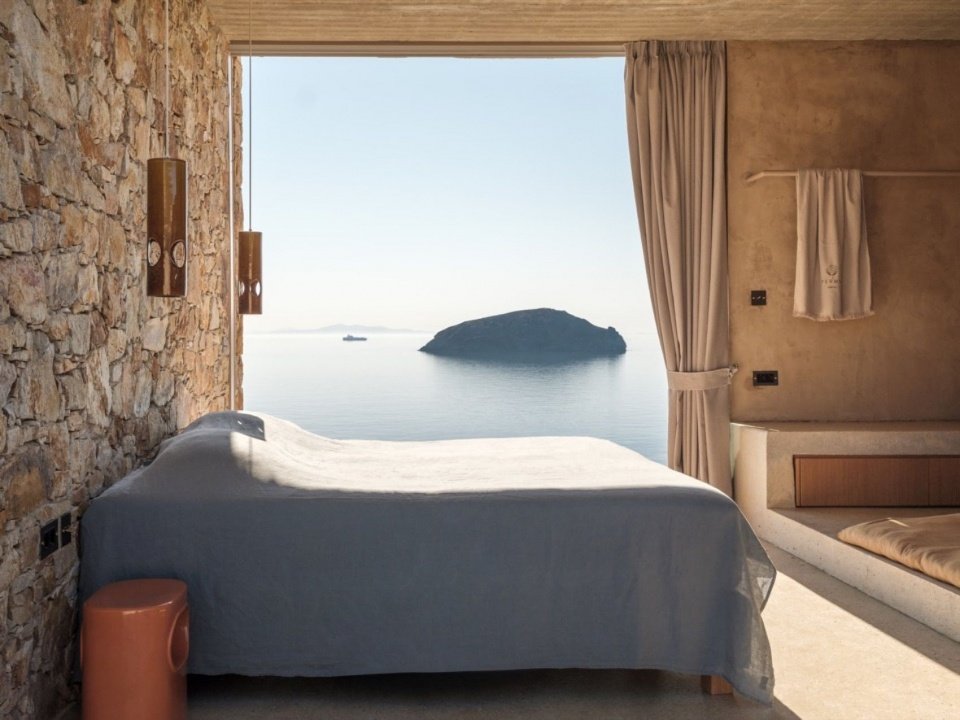 Bedroom facing the sea