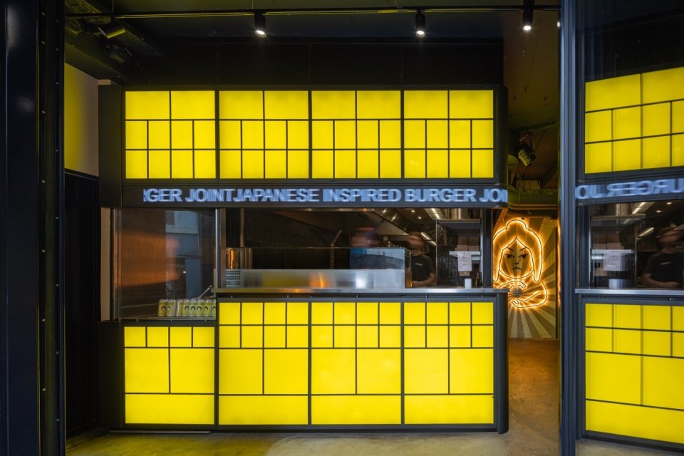 The entrance counter/The entrance counter