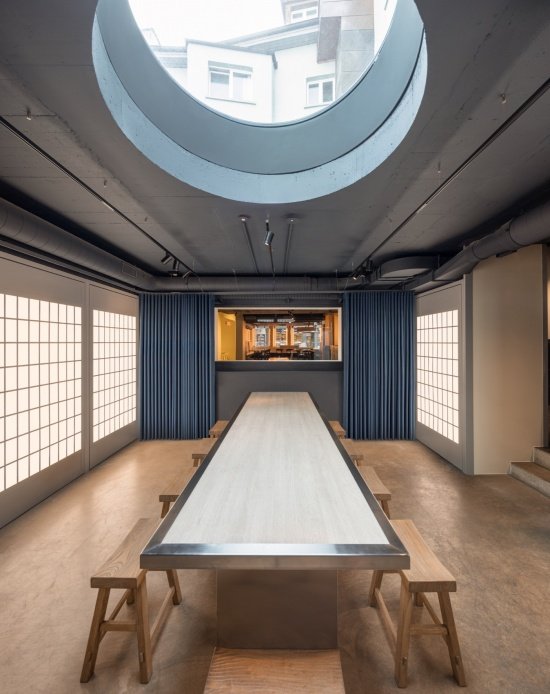 Private banquet hall long table and skylight/Long table and skylight