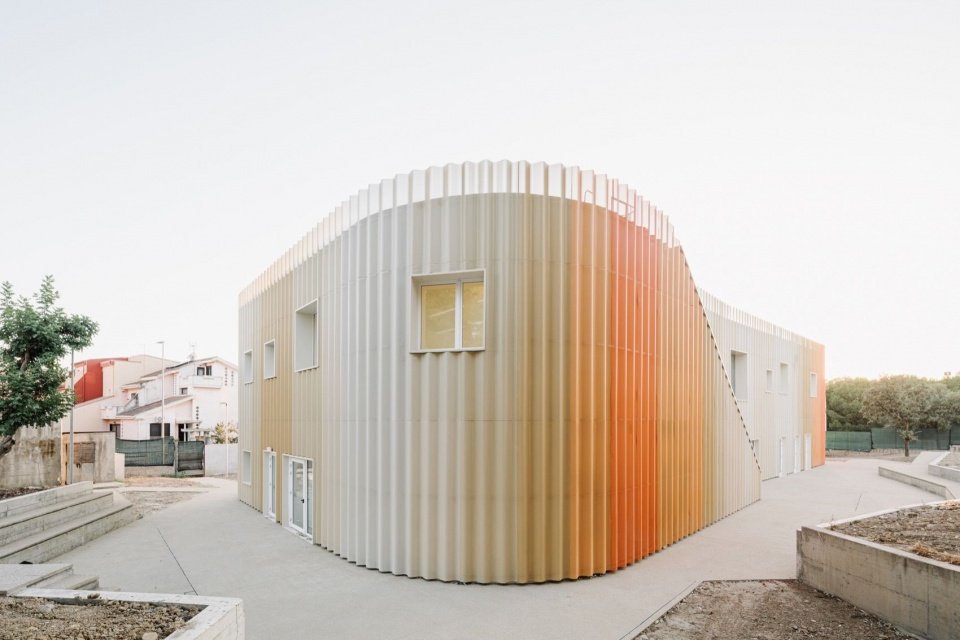 Rounded corner and outdoor space