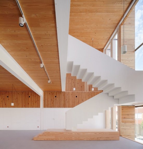 Double-height space and staircase, Double-height space and staircase