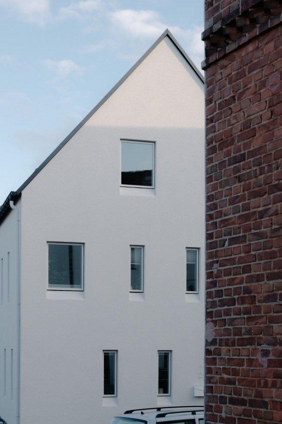 Gable façade and neighboring buildings/Gable façade and neighboring buildings
