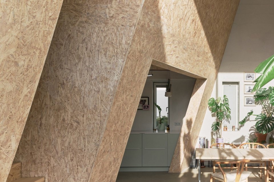 The timber inner façade as inhabitable furniture