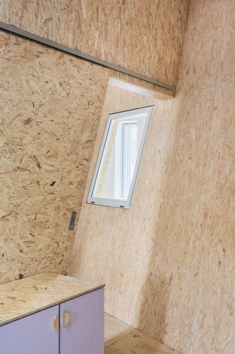 Tilted rooflight illuminating the bathroom