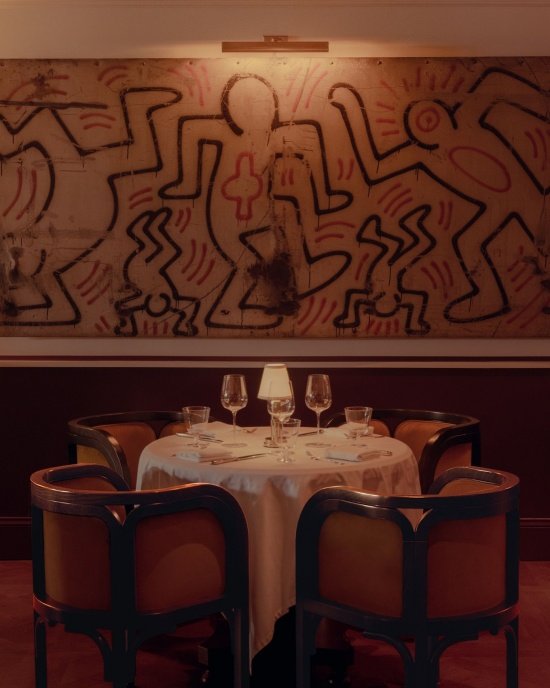 Artwork in the restaurant/Artwork in the restaurant
